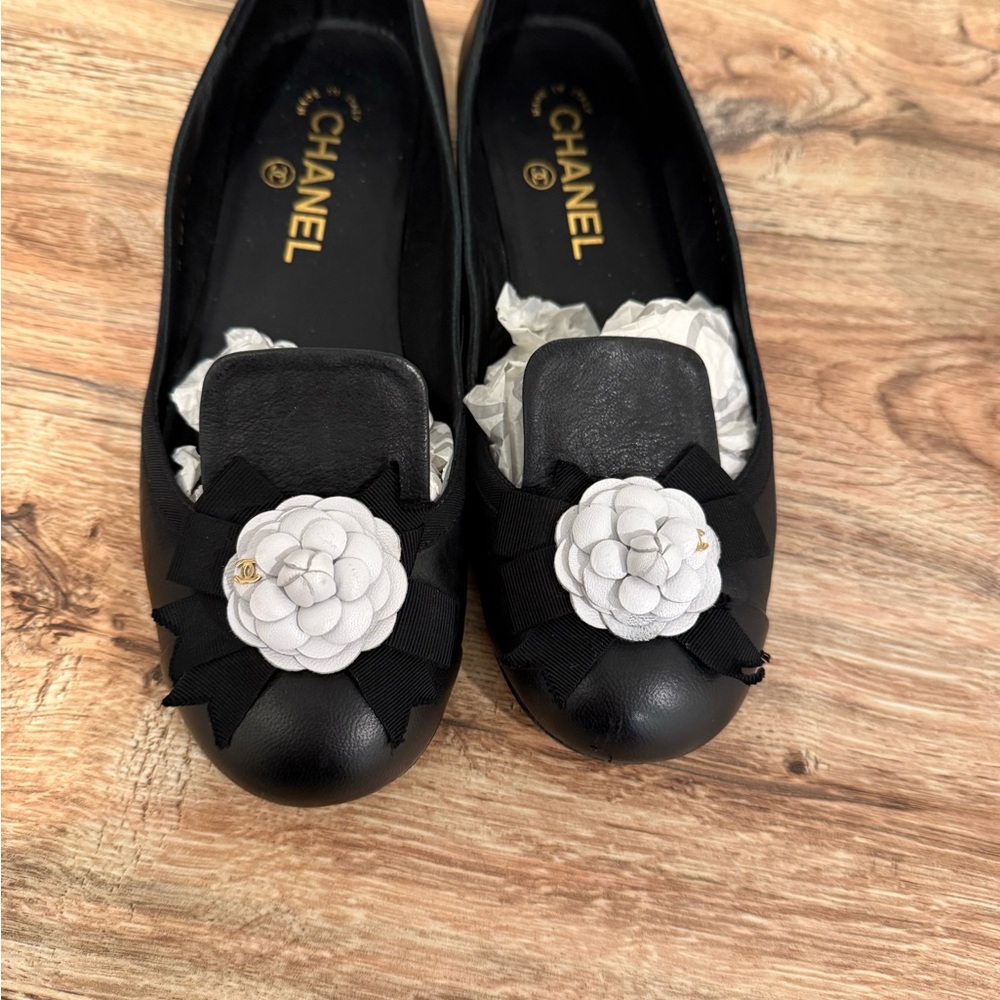CHANEL Black Flats with White Floral Detail